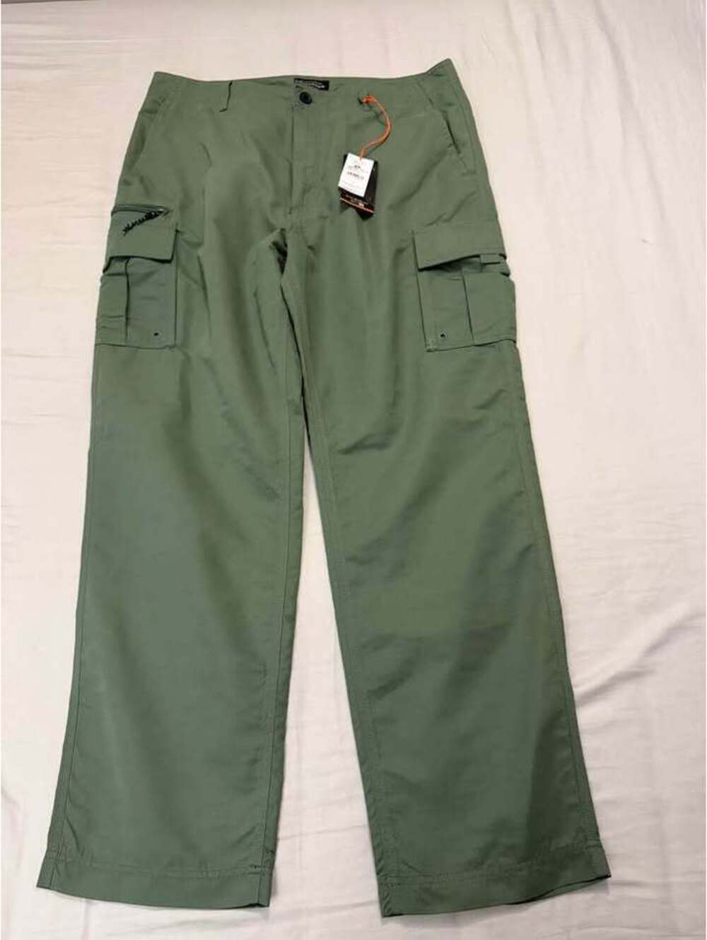Quiksilver Waterman Green Cargo Pants Brand New
Mens Size 36 X 32 $80